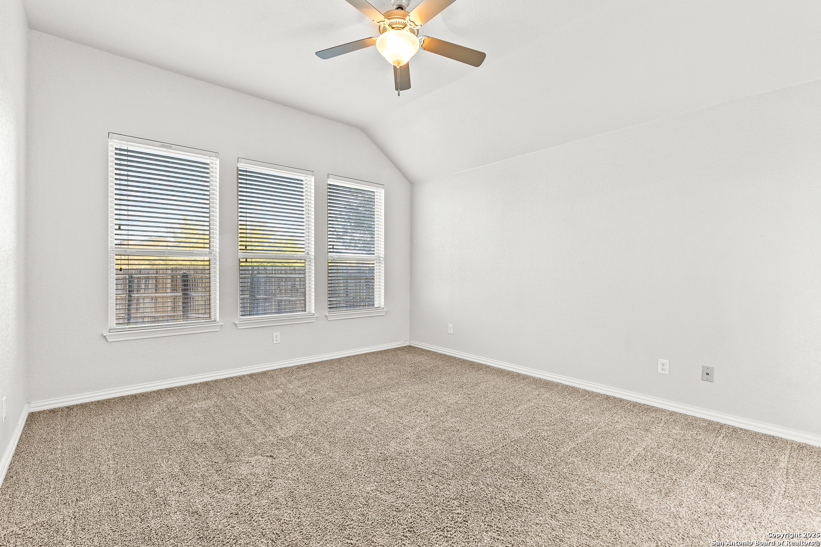 14118 Saratoga Pass