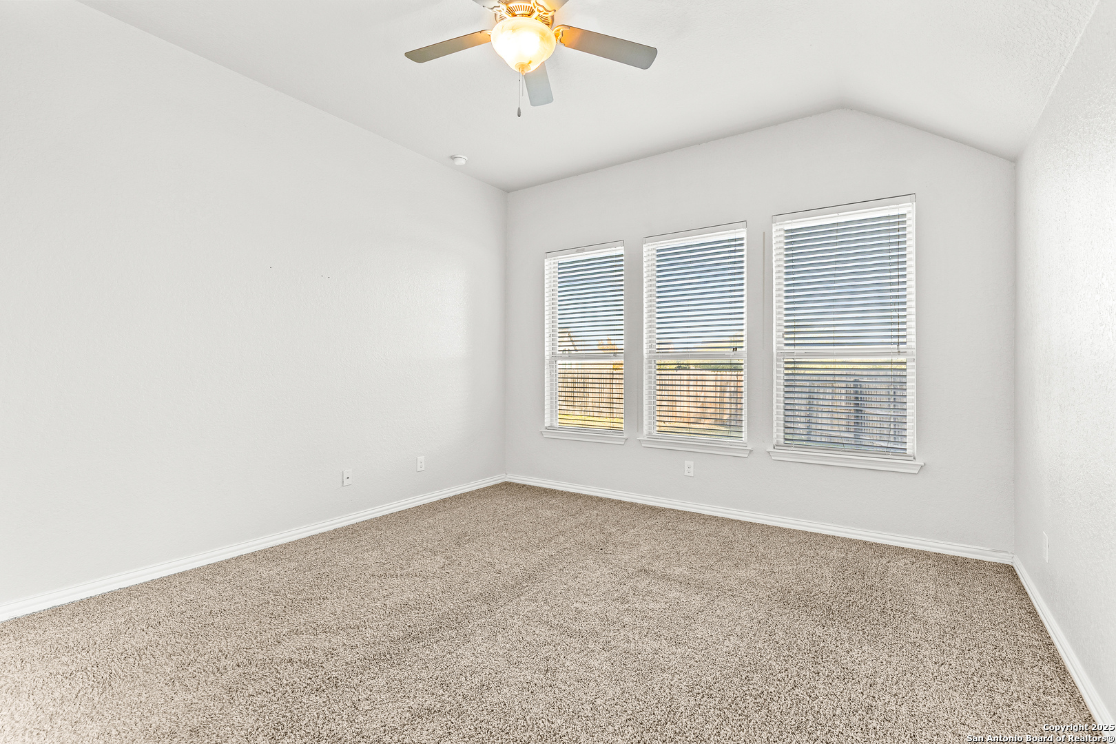 14118 Saratoga Pass