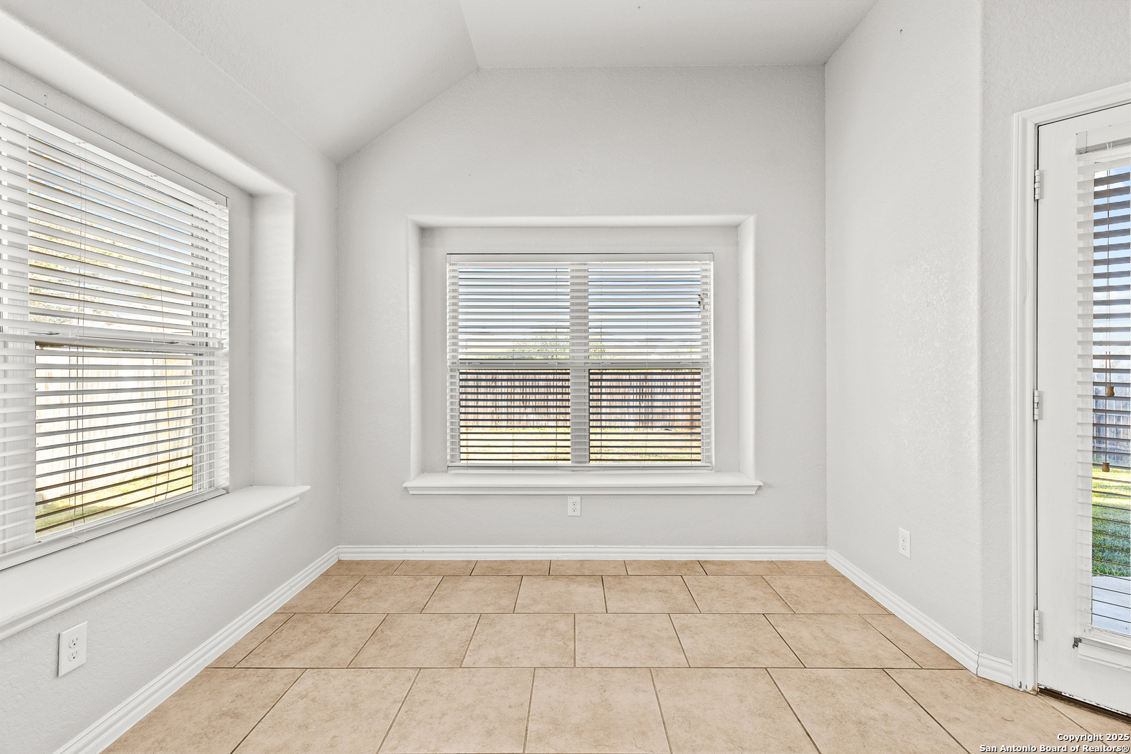 14118 Saratoga Pass