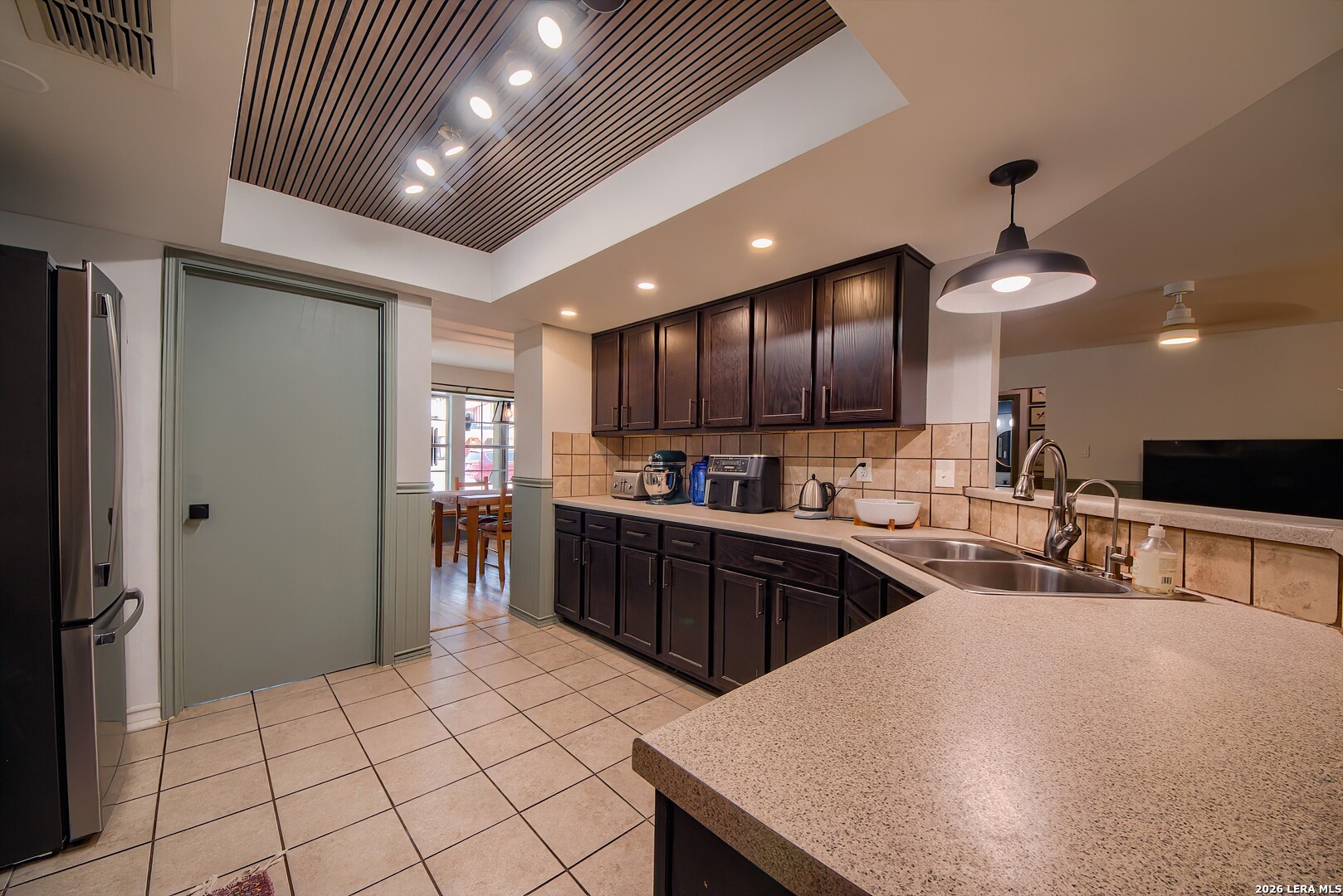 8222 Dawnwood