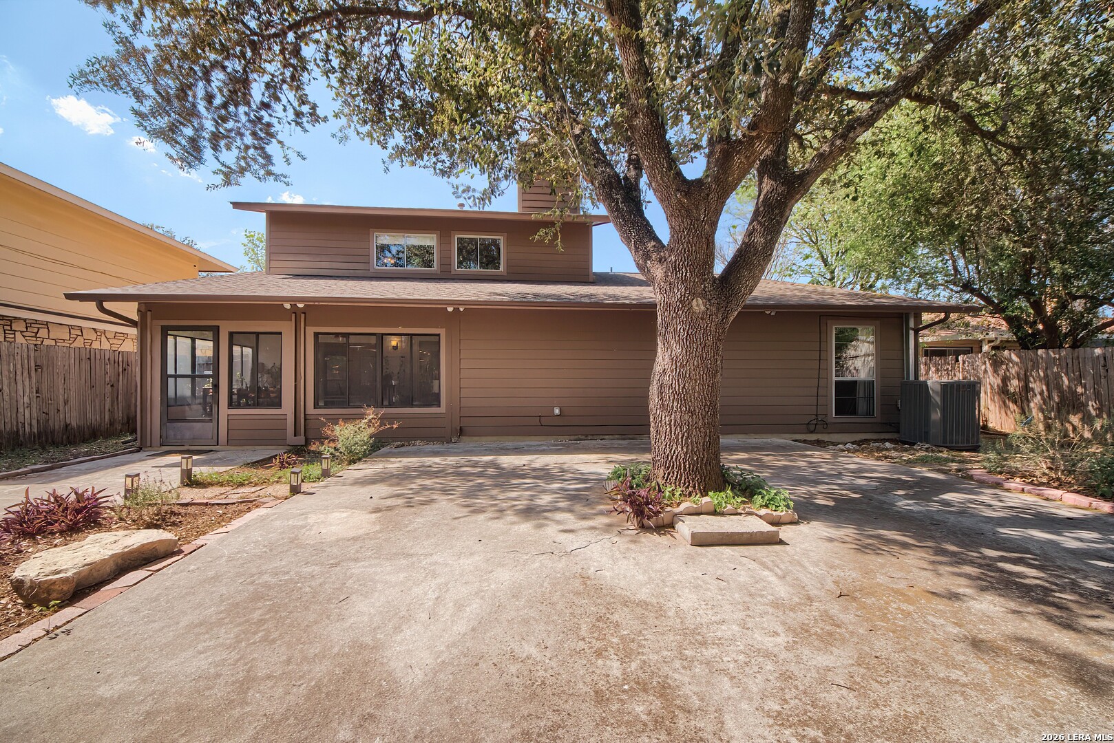 8222 Dawnwood