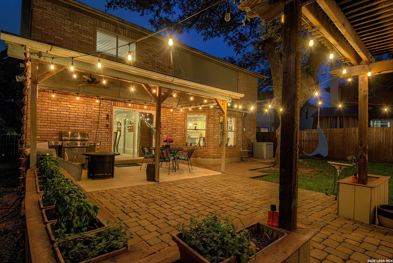 2422 Thrasher Oak