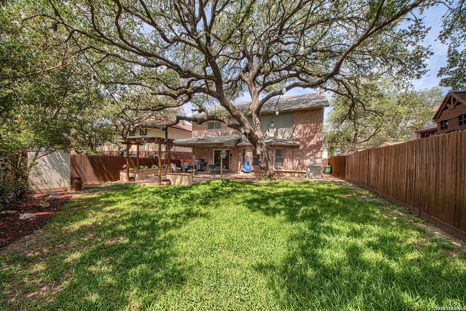 2422 Thrasher Oak