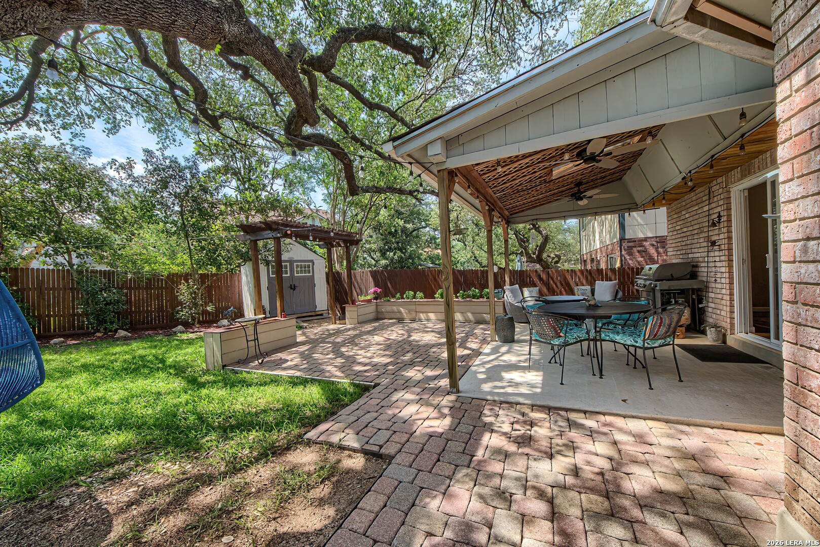 2422 Thrasher Oak