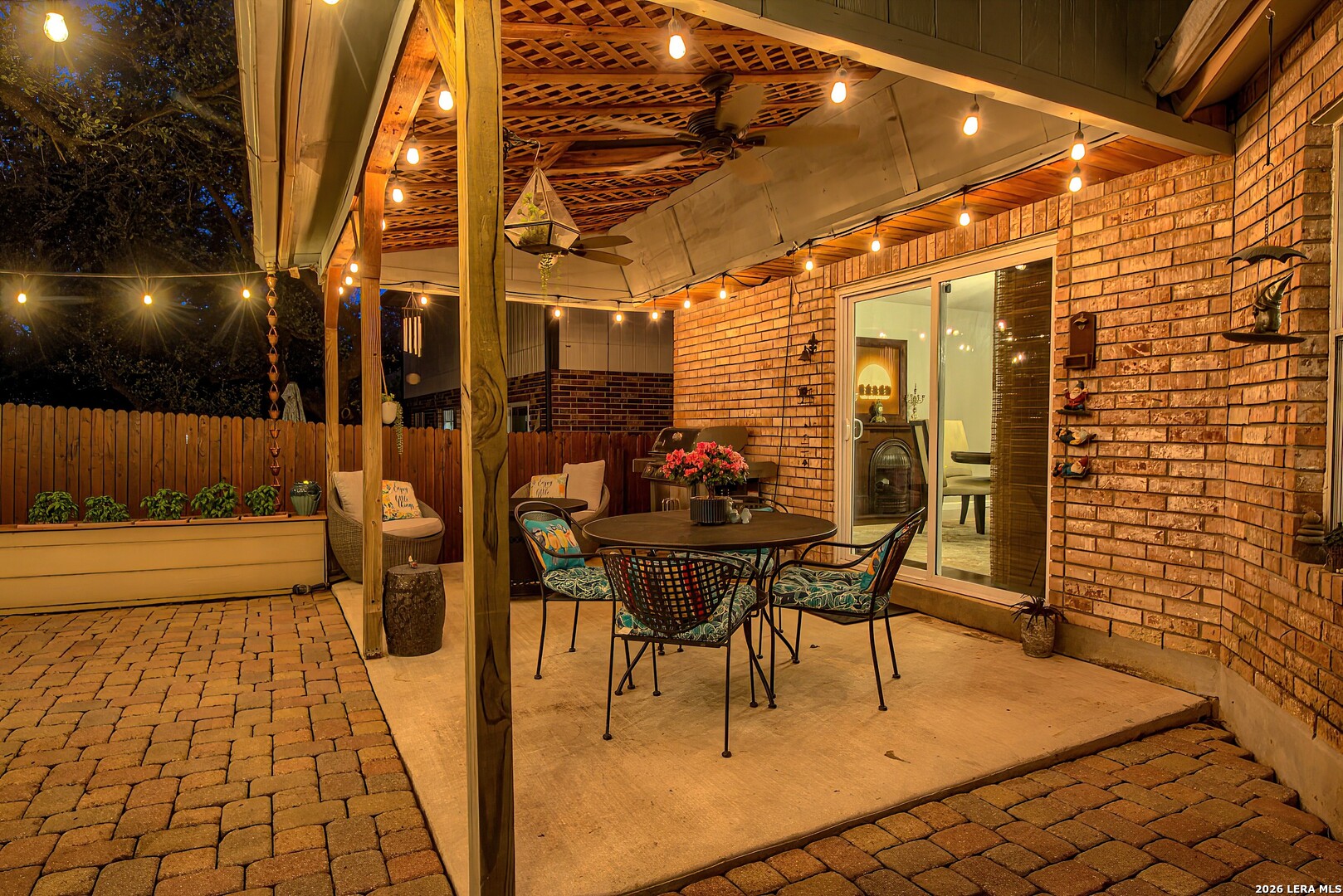2422 Thrasher Oak