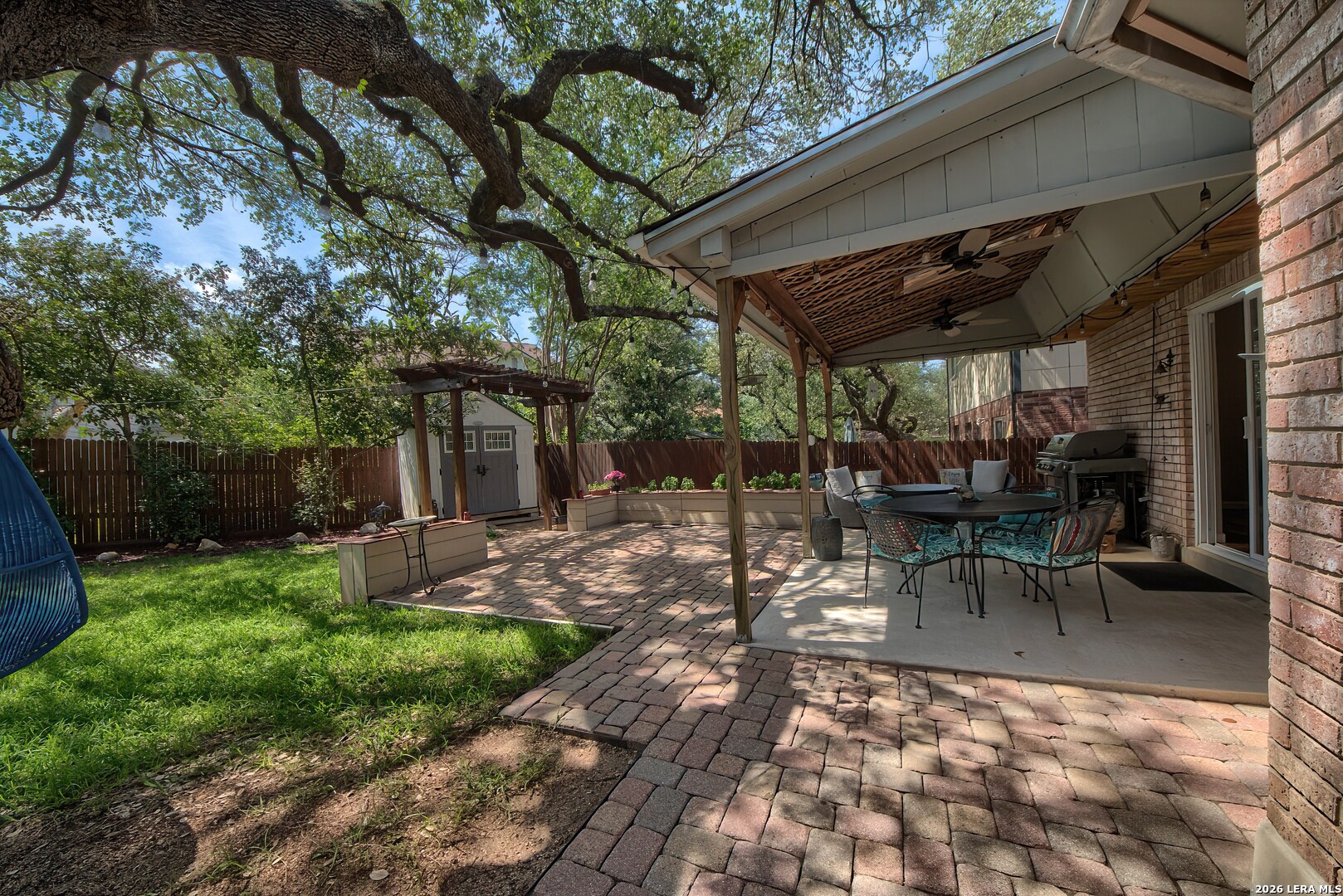 2422 Thrasher Oak