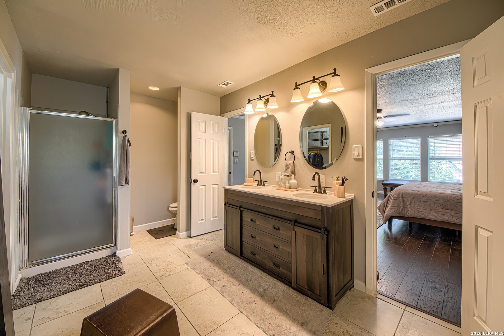 2422 Thrasher Oak