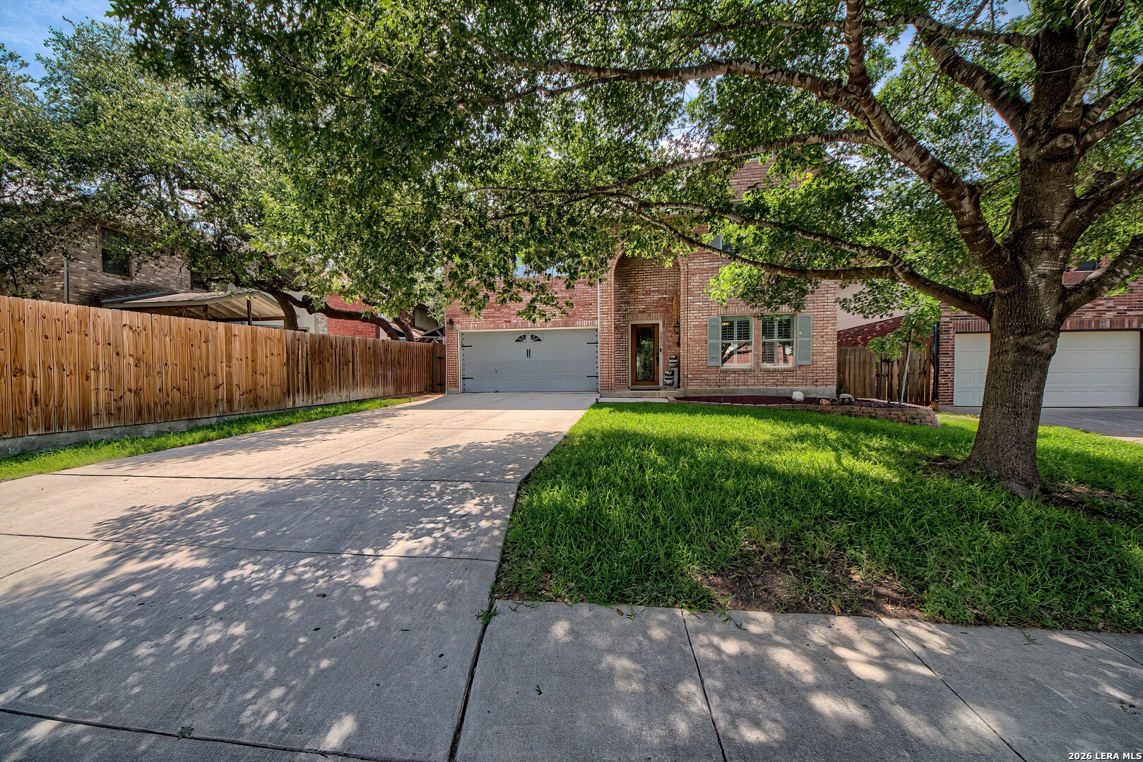 2422 Thrasher Oak