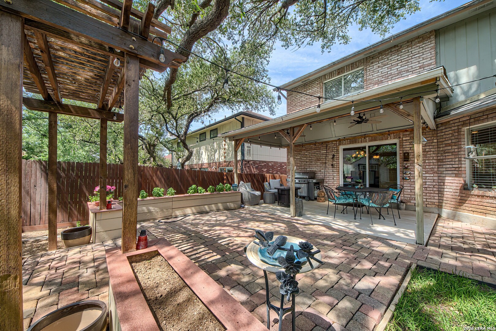 2422 Thrasher Oak
