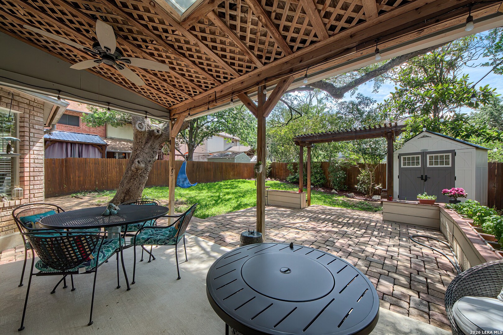 2422 Thrasher Oak