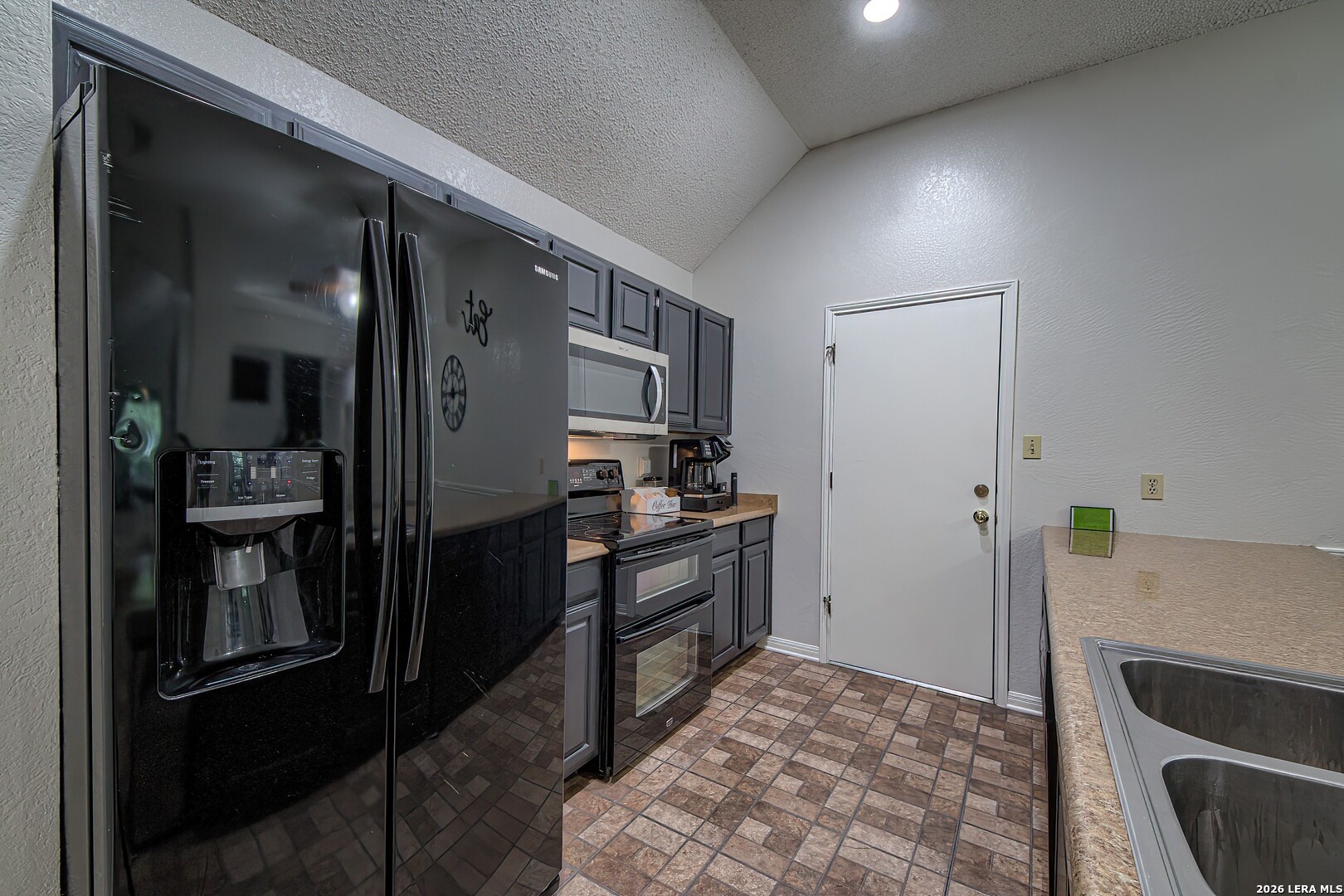 105 SKY COUNTRY DR