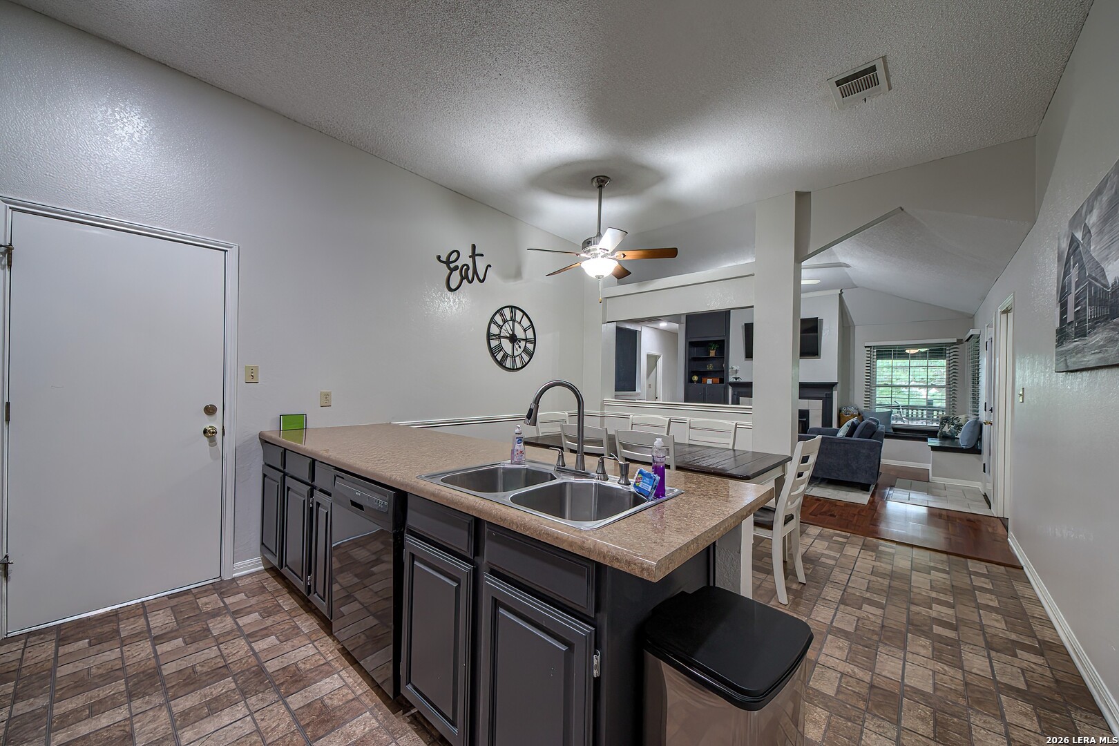 105 SKY COUNTRY DR