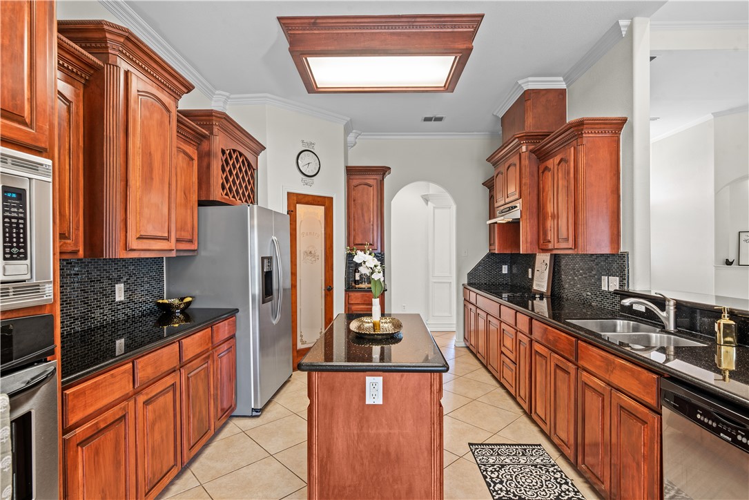 6825 ISLAND PARK