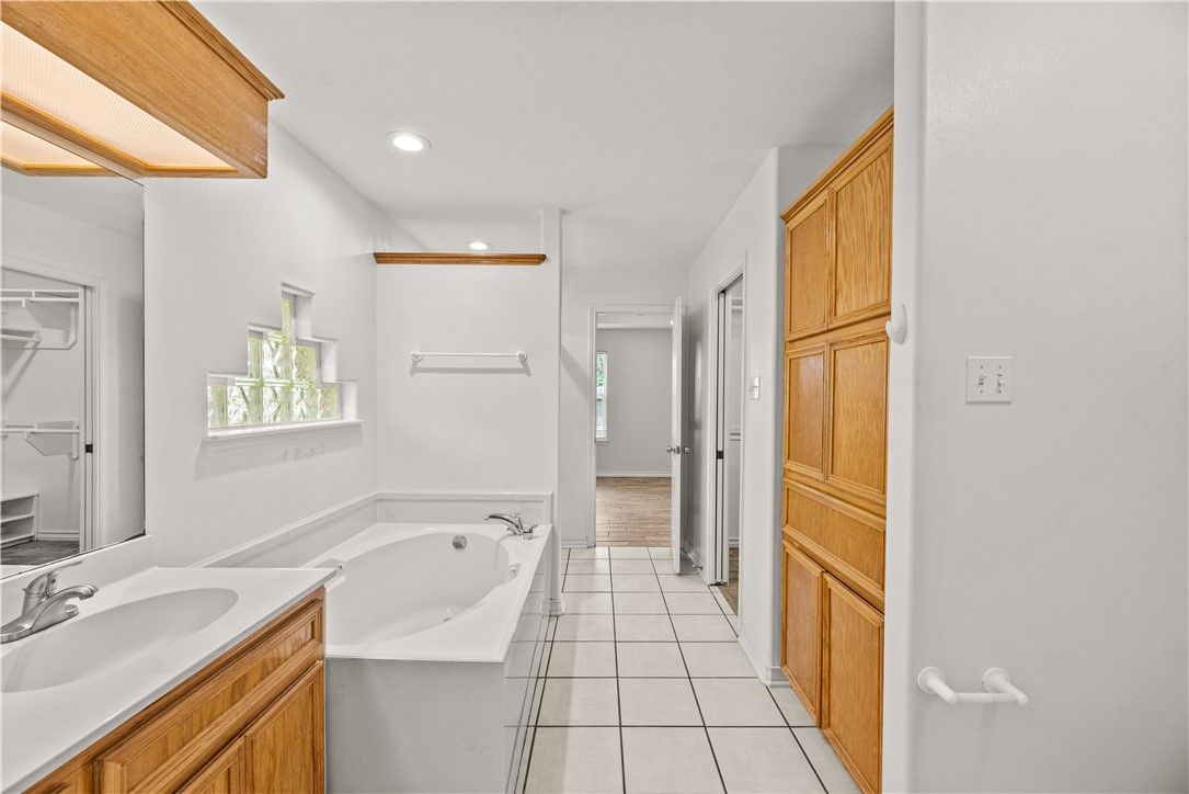 7702 Yoakum Circ