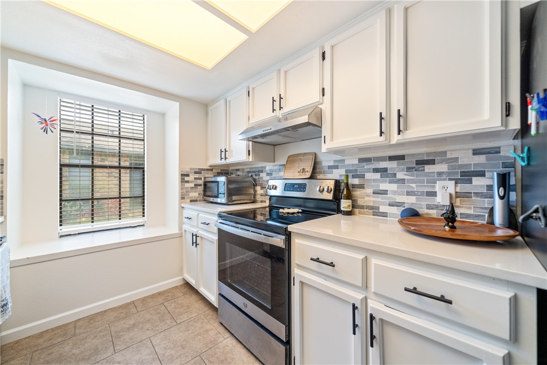 1818 Rodd Field Road J-5