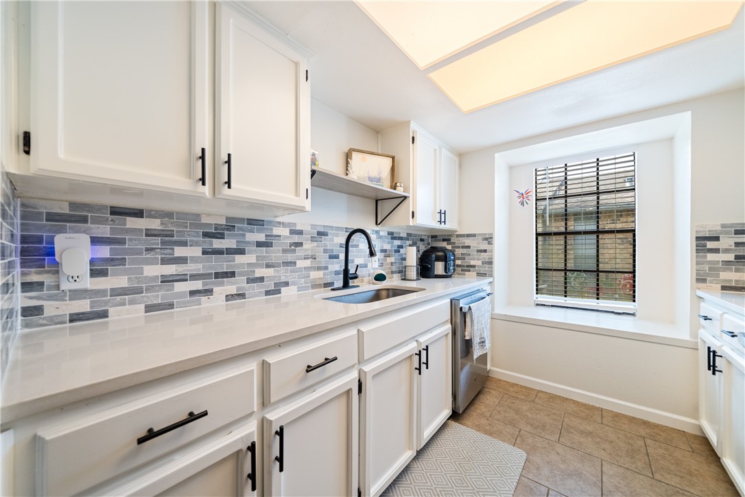 1818 Rodd Field Road J-5