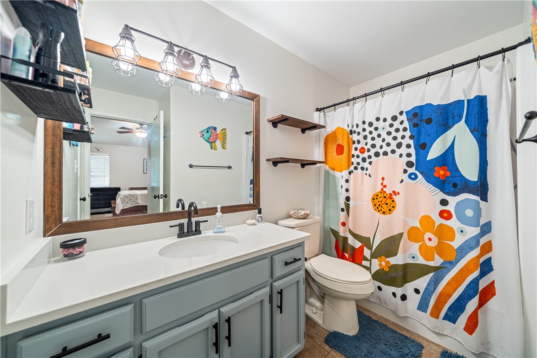 1818 Rodd Field Road J-5