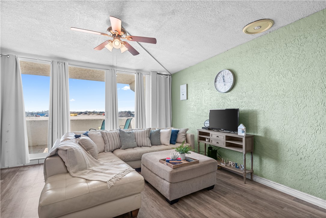 14401 Commodores Dr 101