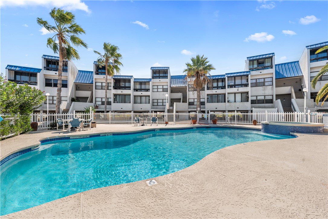 14401 Commodores Dr 101