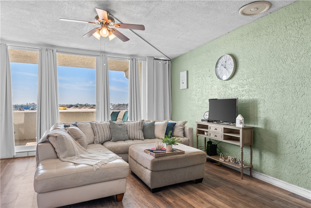 14401 Commodores Dr 101