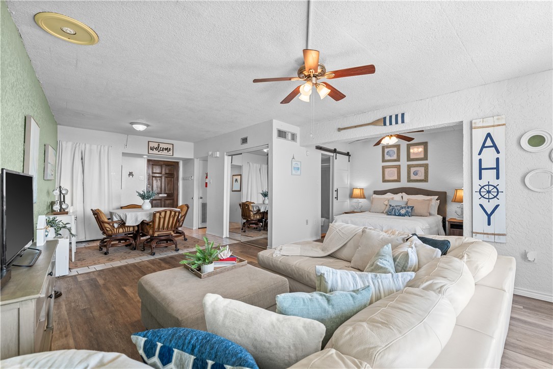 14401 Commodores Dr 101