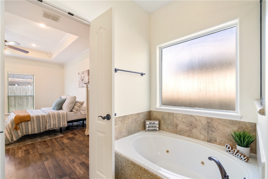 6825 Island Park Ct