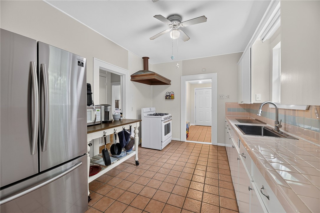 421 Cole St