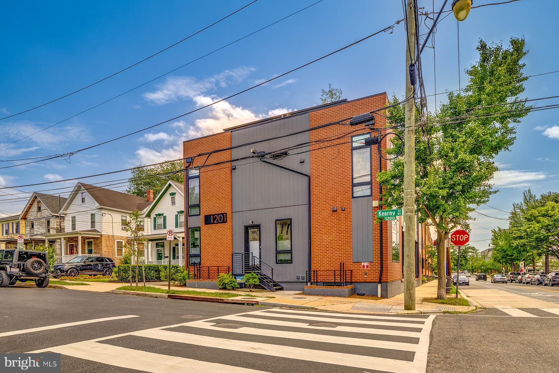 1201 Kearny STREET NE Unit: 202