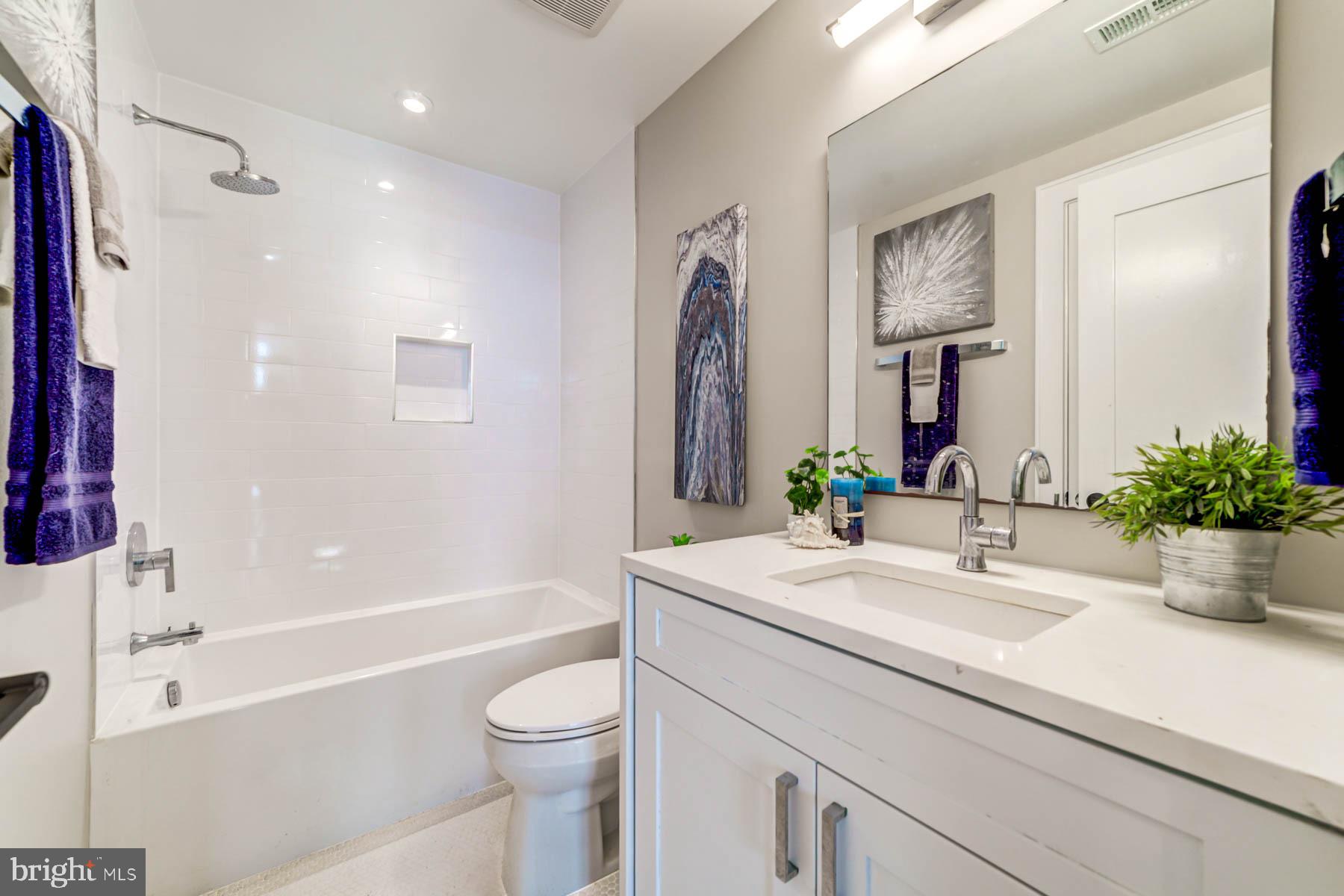 1201 Kearny STREET NE Unit: 202