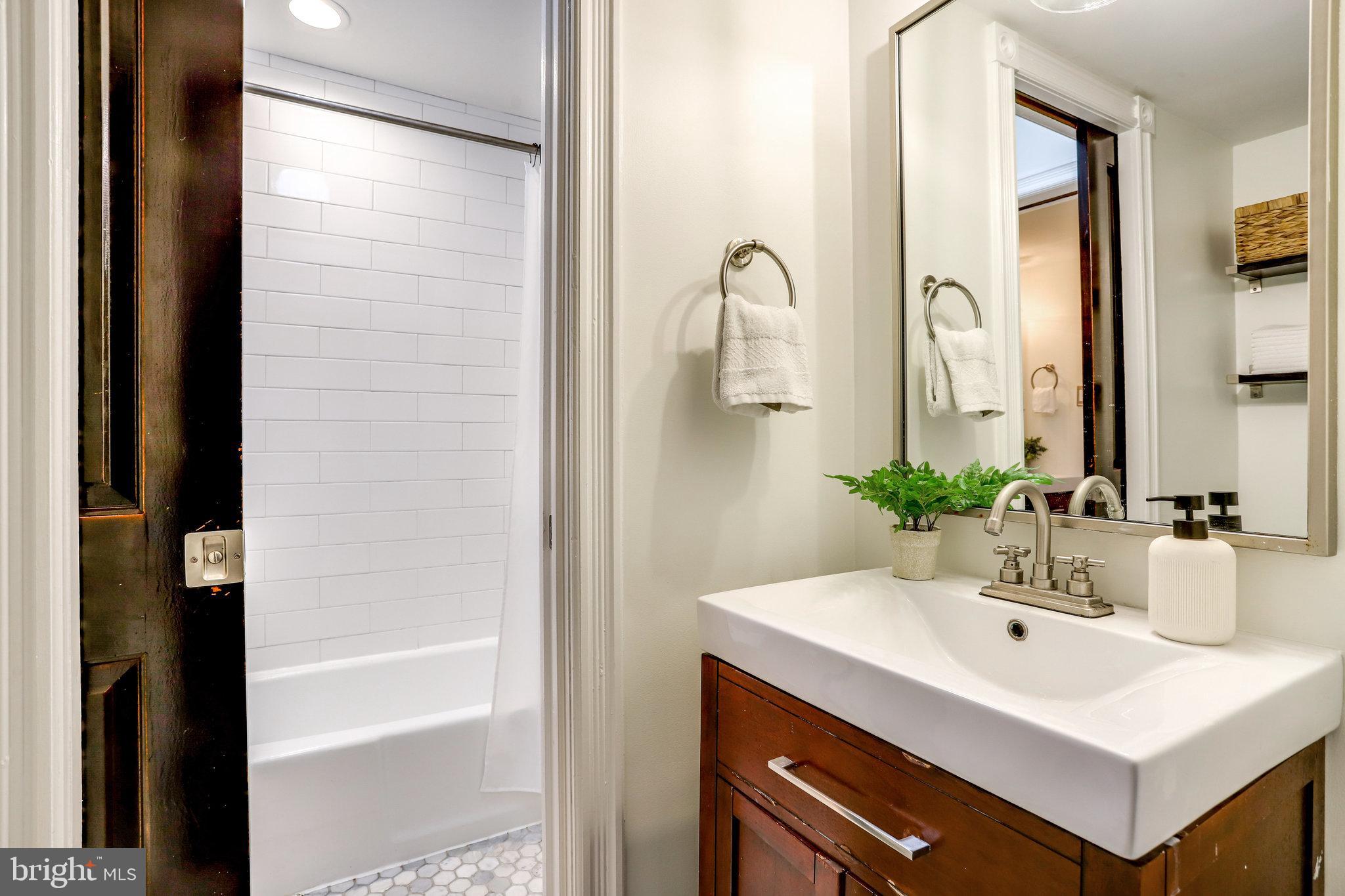311 6th STREET SE Unit: 1