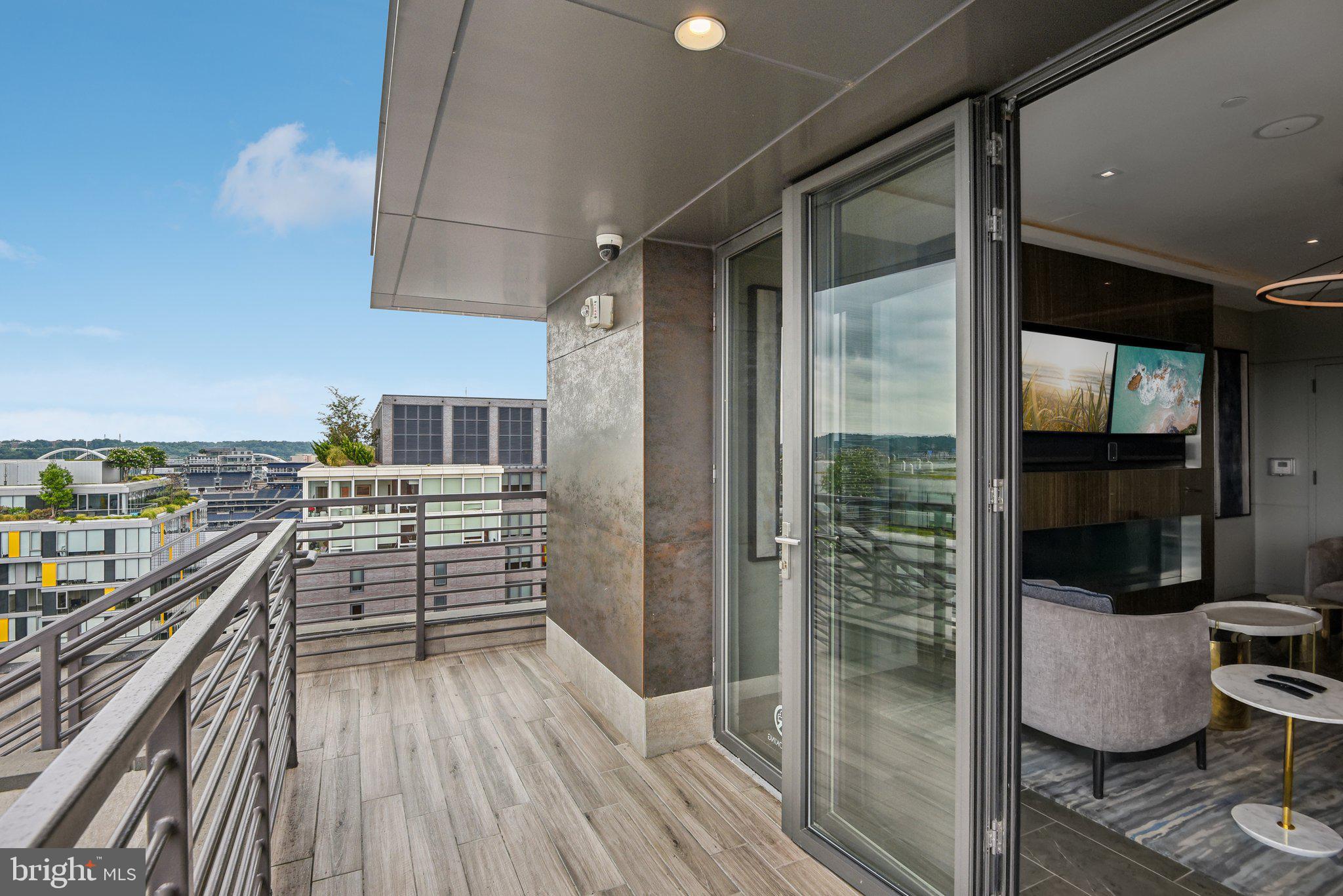 1211 van St SE #401