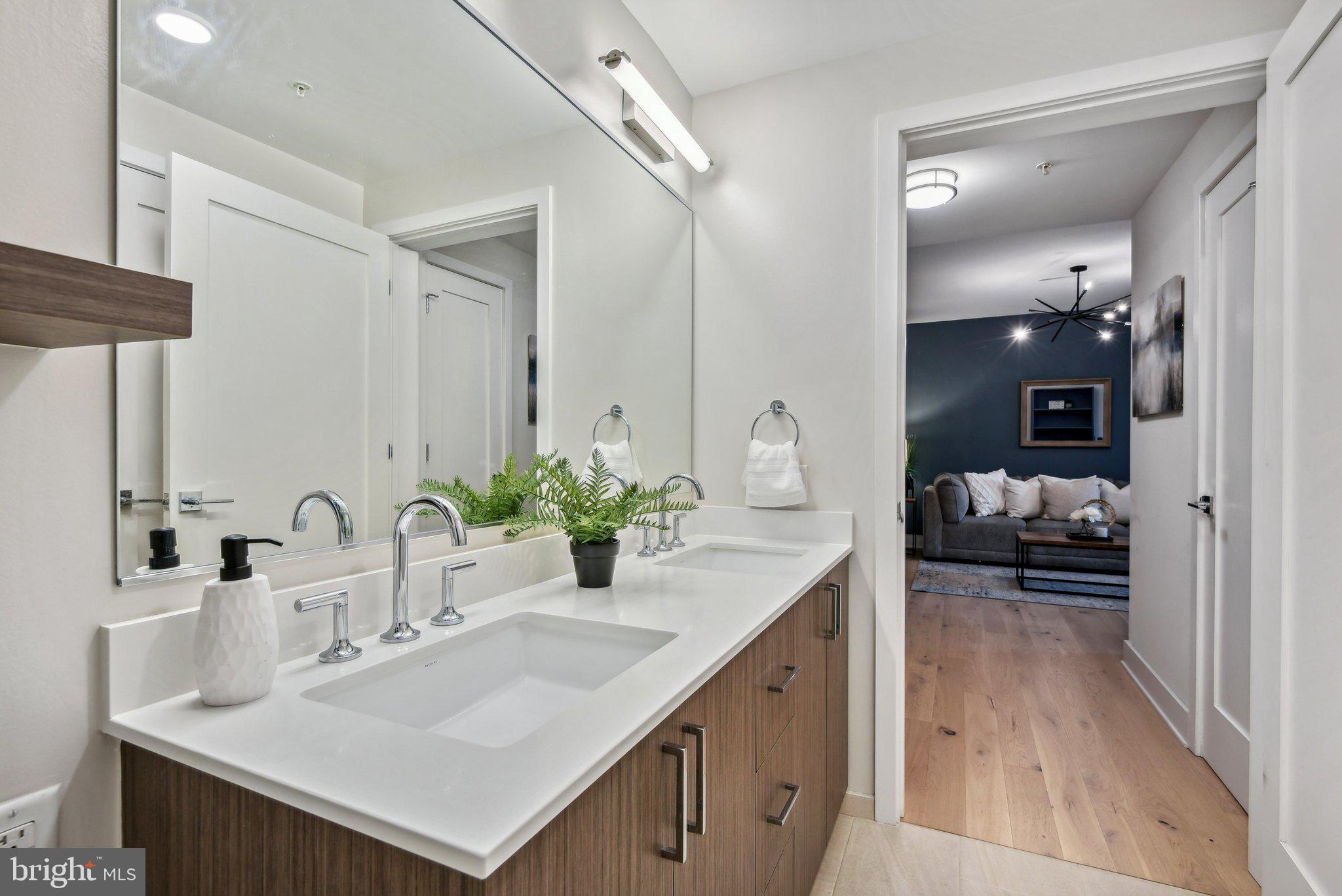 1211 van St SE #401