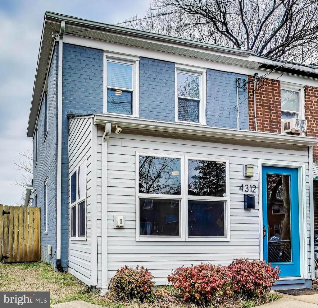 4312 Polk St NE