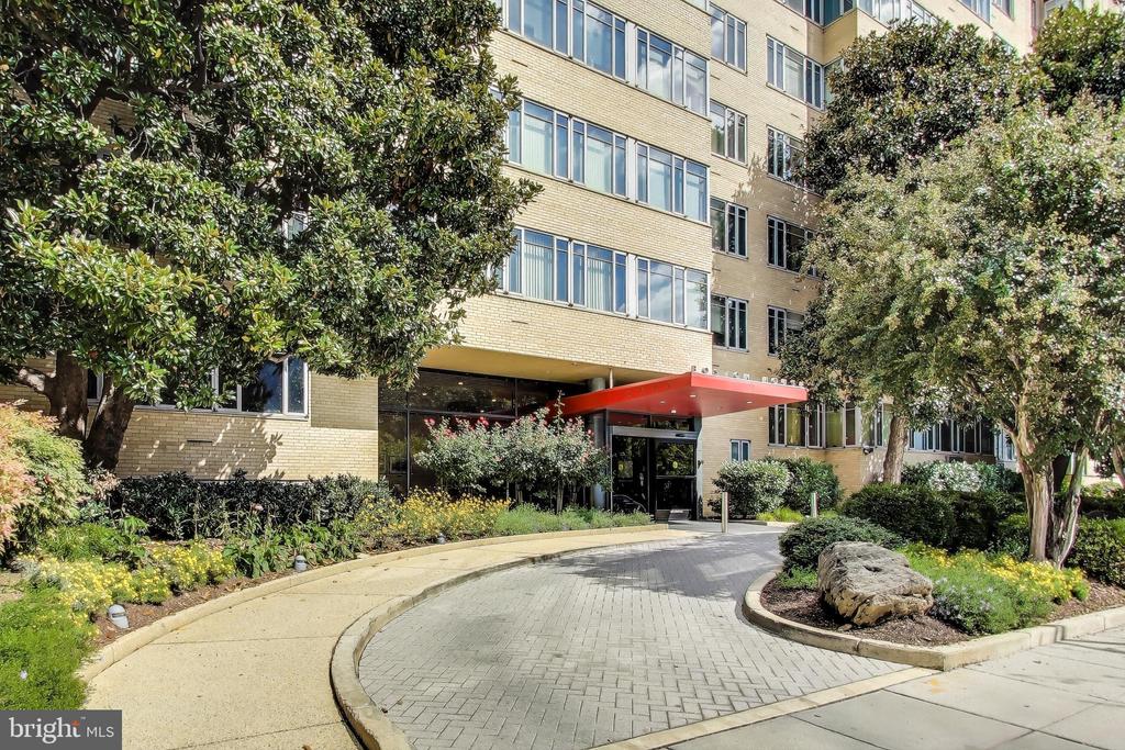 1711 MASSACHUSETTS AVENUE NW 810