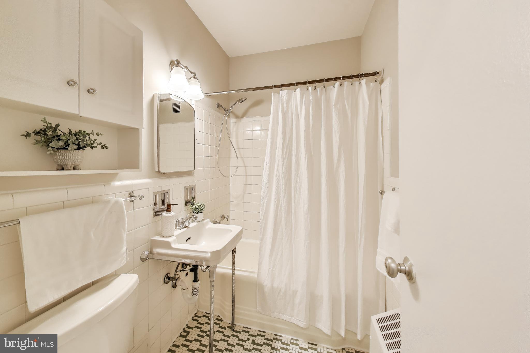 1711 MASSACHUSETTS AVENUE NW 810