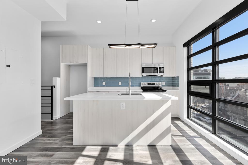 506 H STREET NE 401