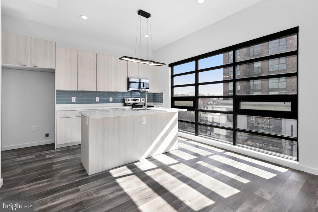 506 H STREET NE 401