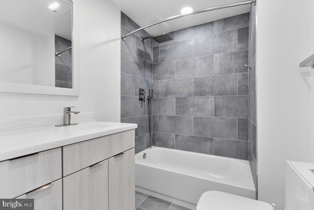 506 H STREET NE 401