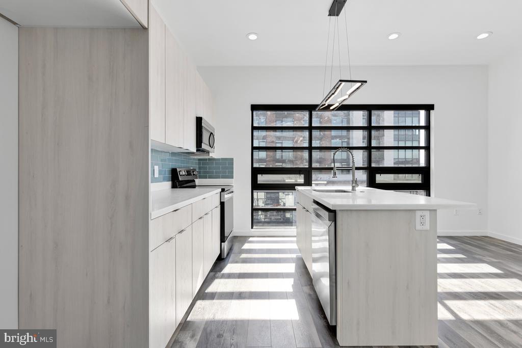 506 H STREET NE 401