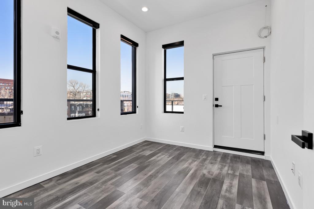 506 H STREET NE 401