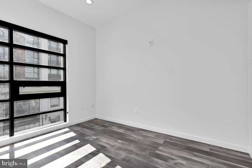 506 H STREET NE 401
