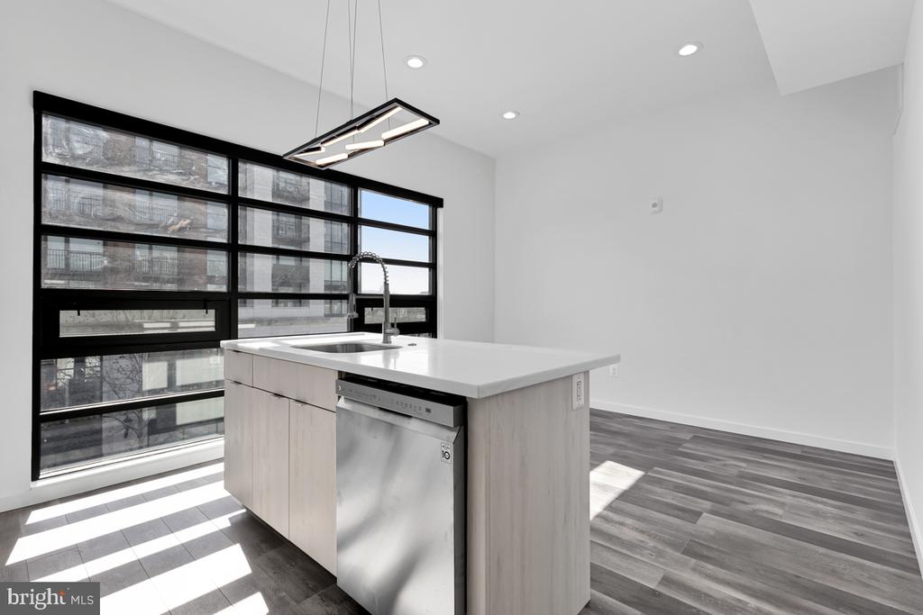 506 H STREET NE 401
