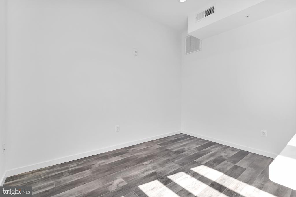 506 H STREET NE 401