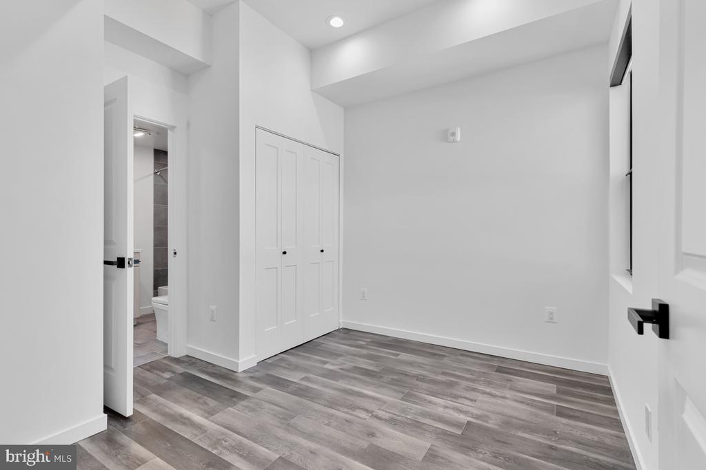 506 H STREET NE 401