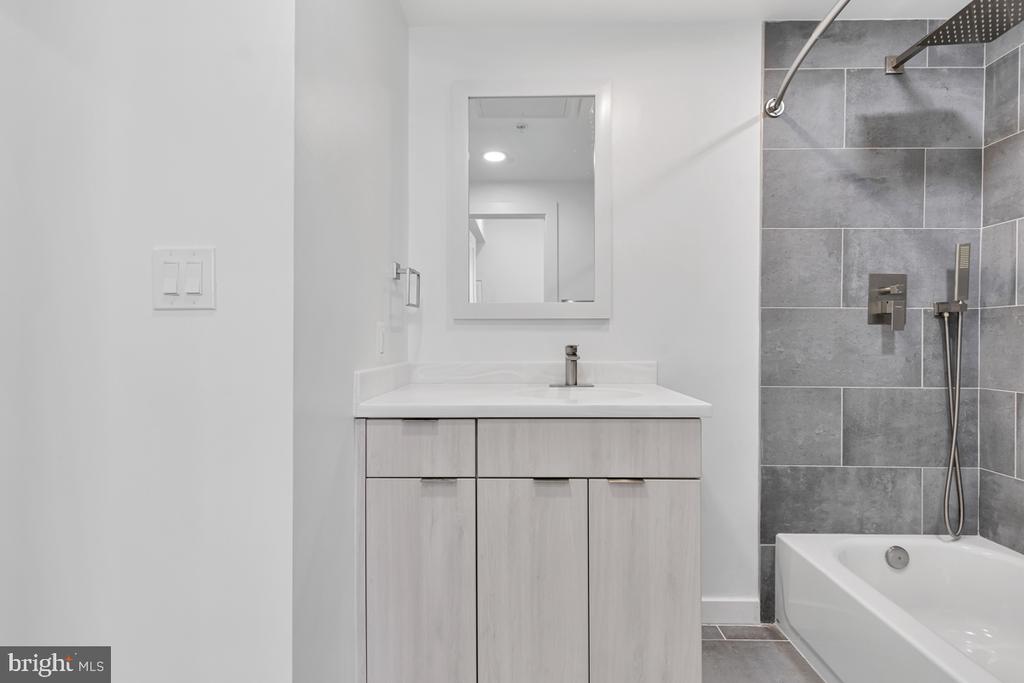 506 H STREET NE 401