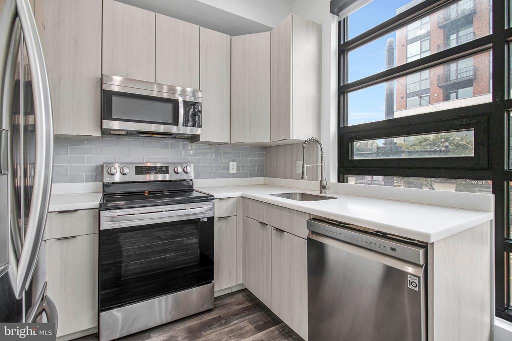 506 H STREET NE Unit: 202