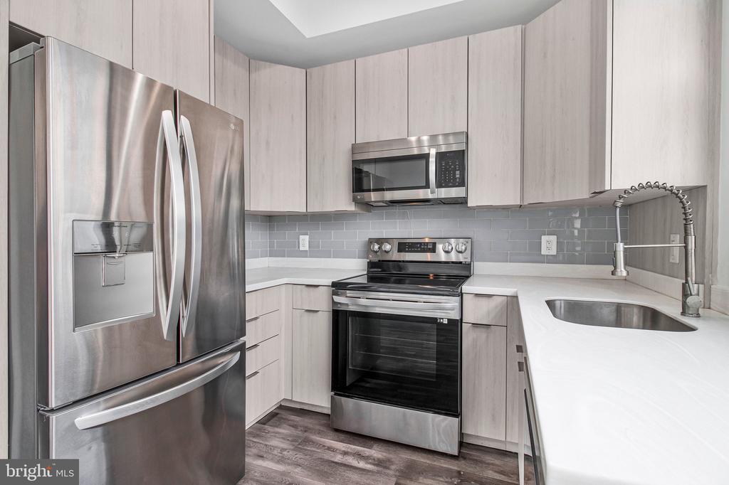 506 H STREET NE Unit: 202
