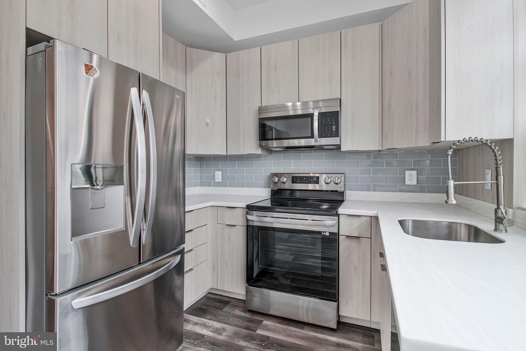 506 H STREET NE Unit: 302