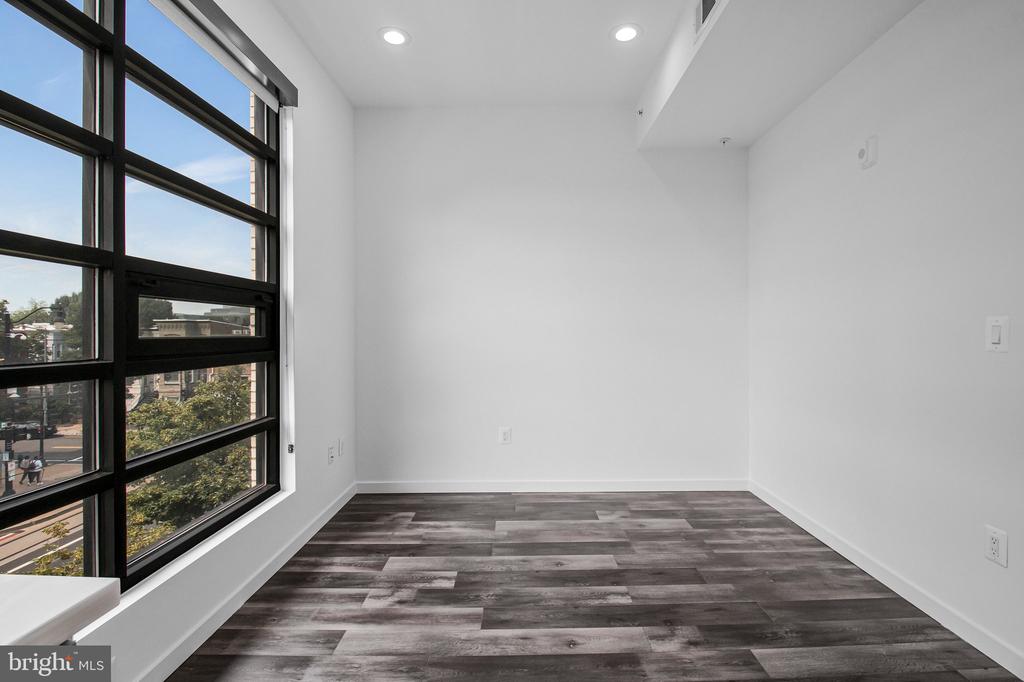 506 H STREET NE Unit: 302