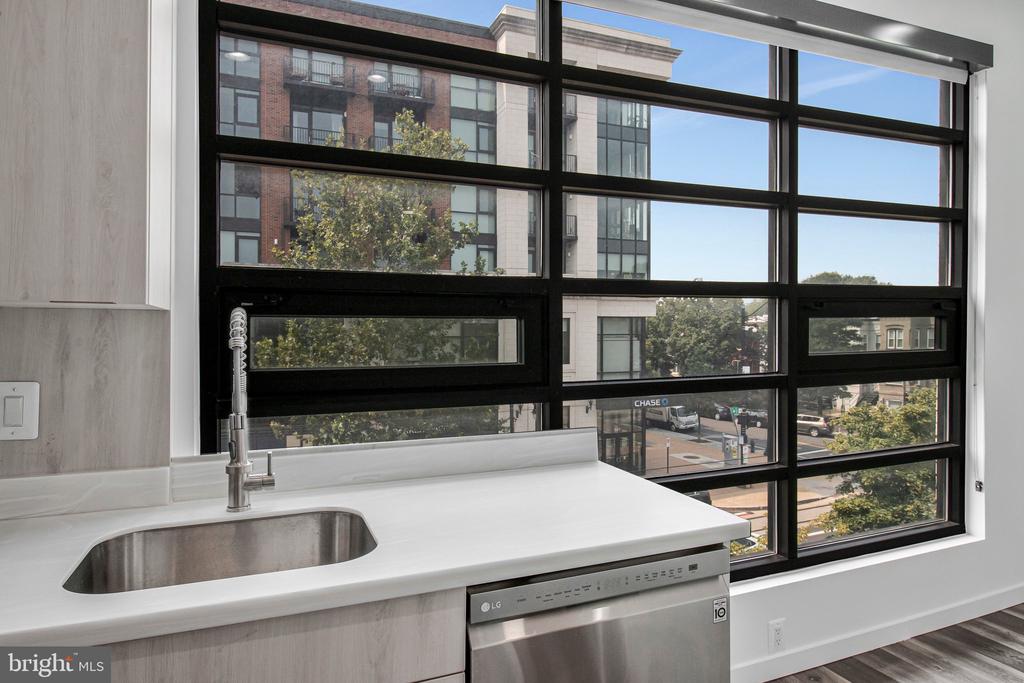 506 H STREET NE Unit: 302